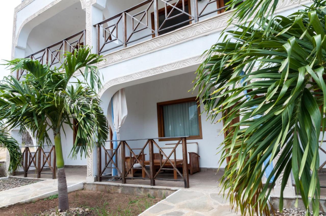 Twiga Beach Resort & Spa Watamu Exterior photo