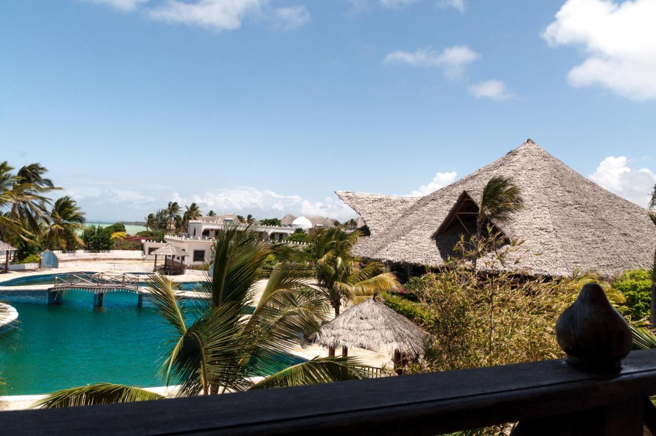 Twiga Beach Resort & Spa Watamu Exterior photo