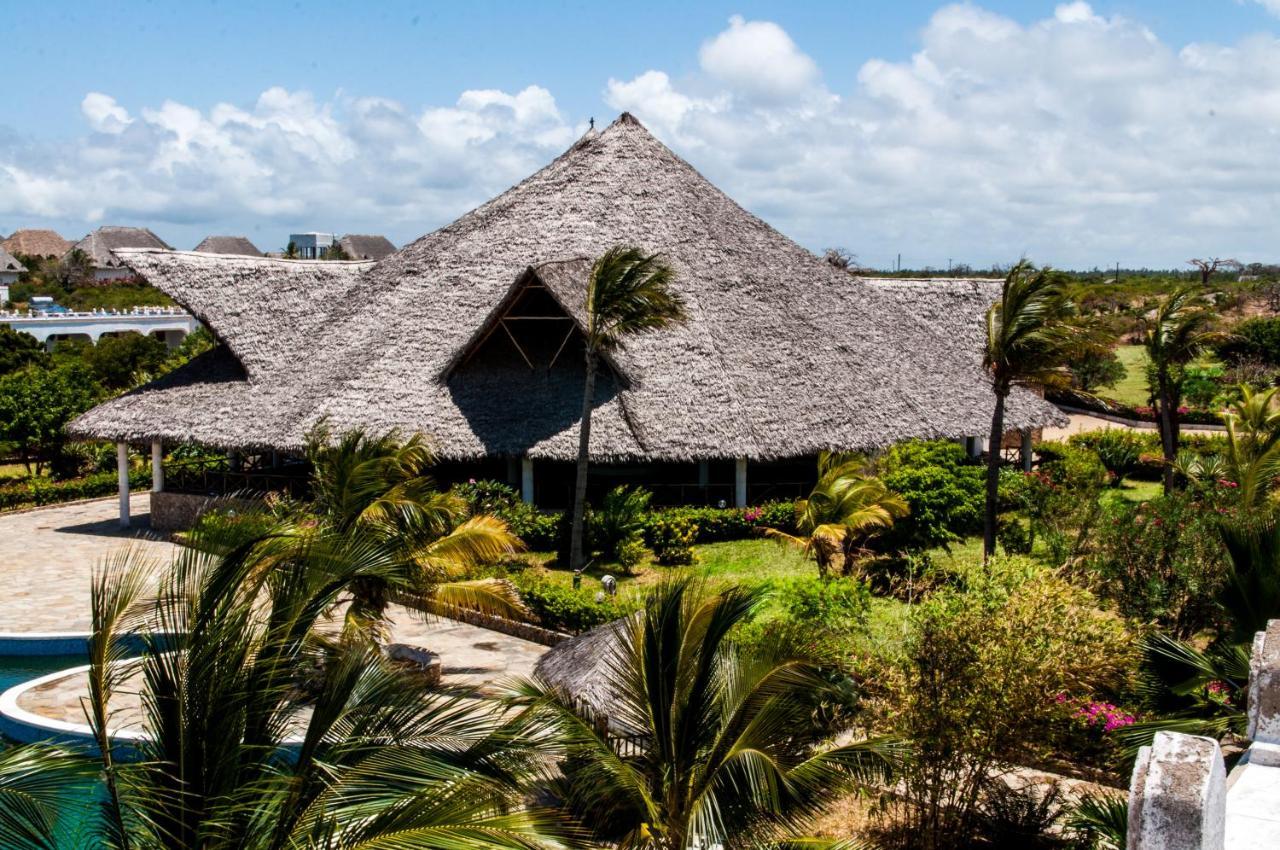 Twiga Beach Resort & Spa Watamu Exterior photo