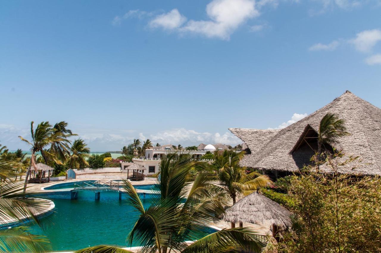 Twiga Beach Resort & Spa Watamu Exterior photo