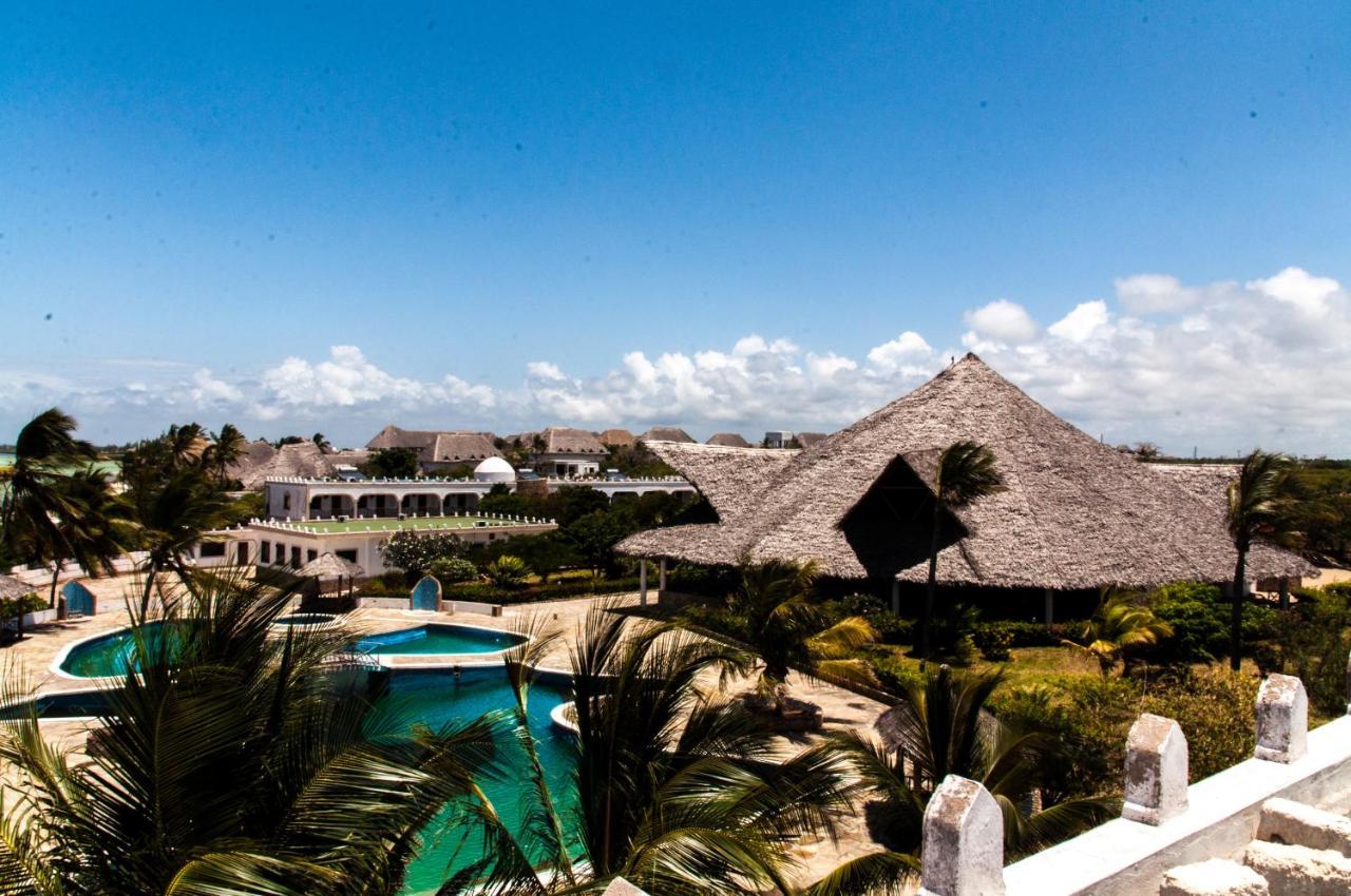 Twiga Beach Resort & Spa Watamu Exterior photo