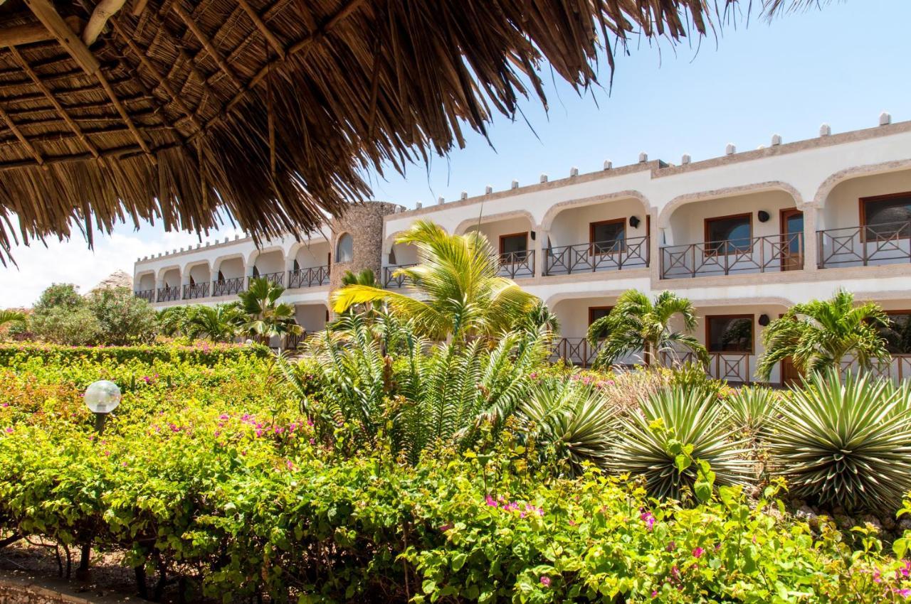 Twiga Beach Resort & Spa Watamu Exterior photo