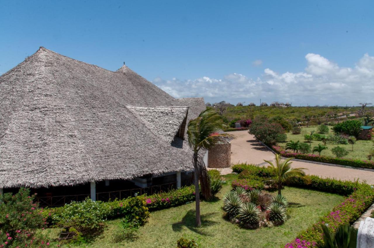 Twiga Beach Resort & Spa Watamu Exterior photo