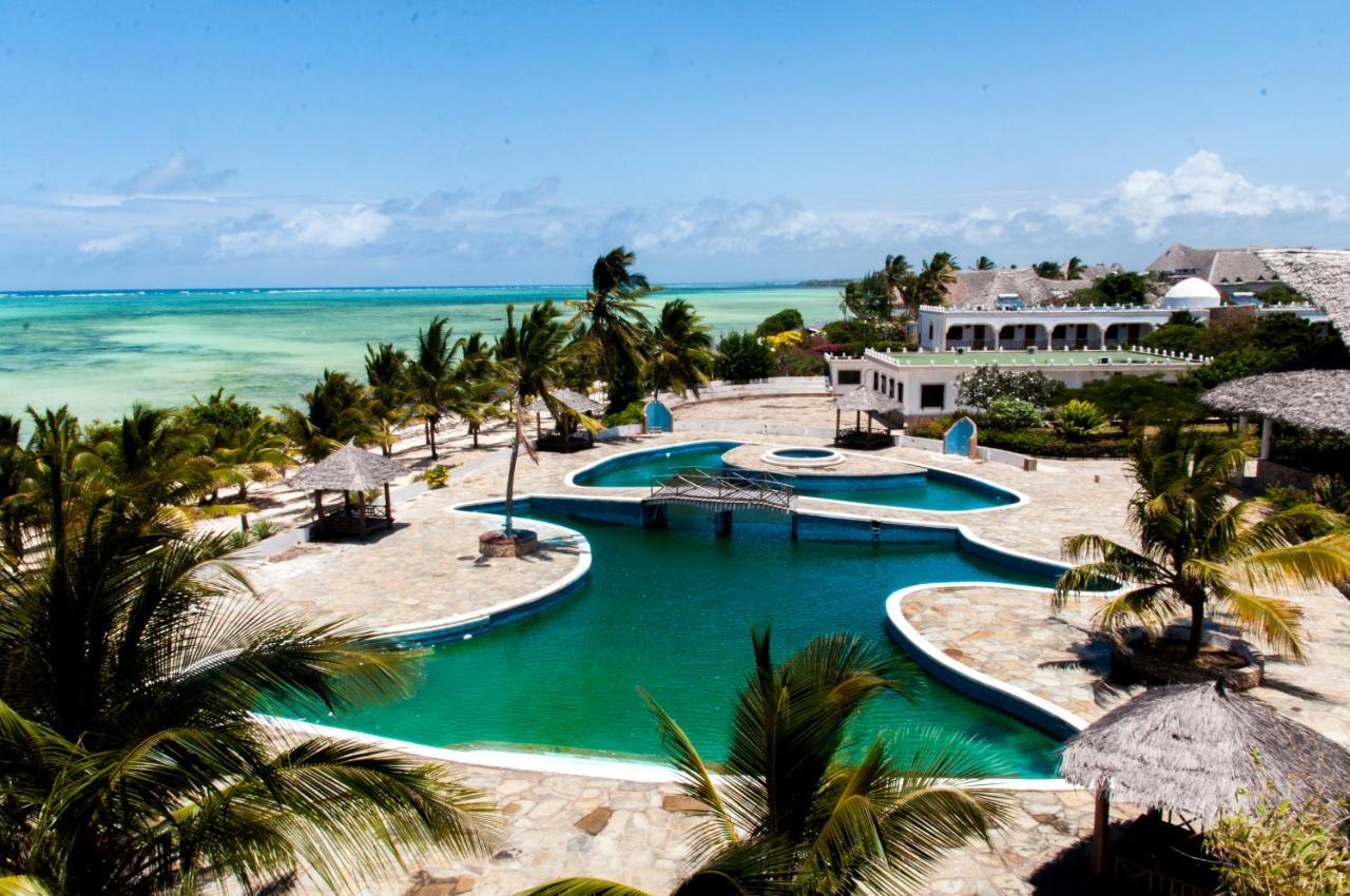 Twiga Beach Resort & Spa Watamu Exterior photo