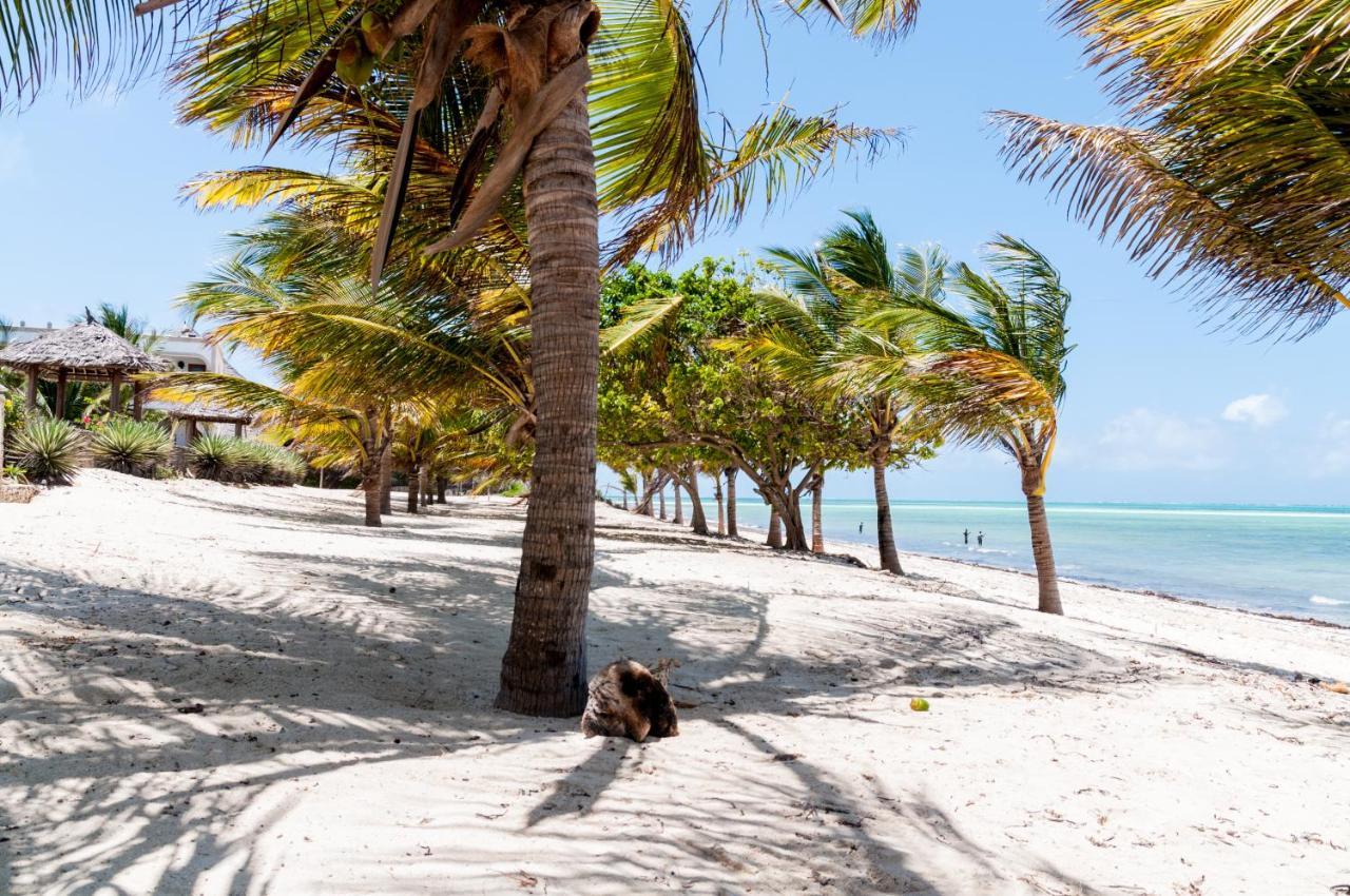 Twiga Beach Resort & Spa Watamu Exterior photo