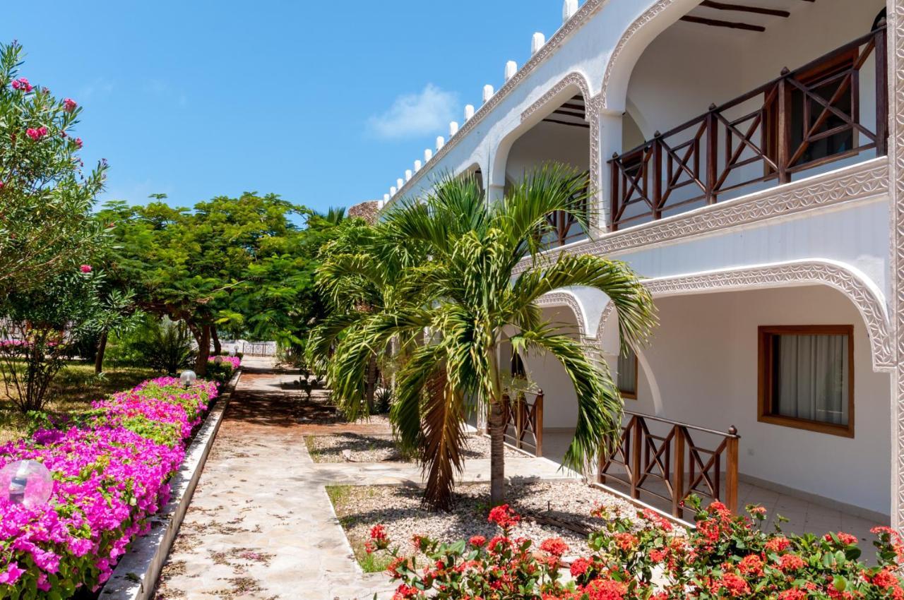 Twiga Beach Resort & Spa Watamu Exterior photo