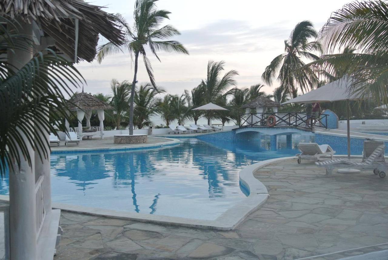 Twiga Beach Resort & Spa Watamu Exterior photo