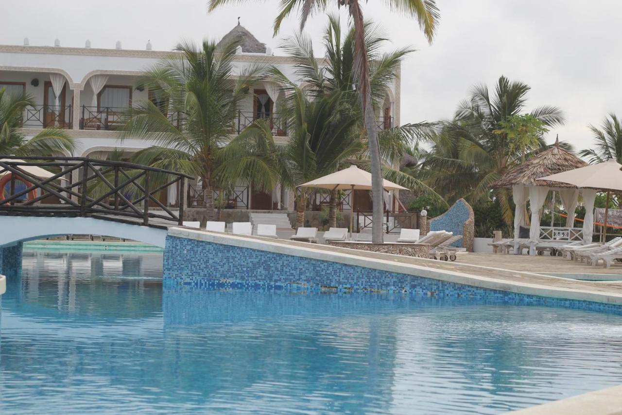 Twiga Beach Resort & Spa Watamu Exterior photo